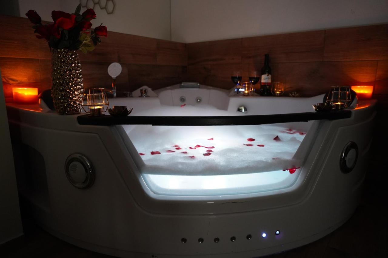 Jacuzzi Spa Apartment Cracovie Extérieur photo